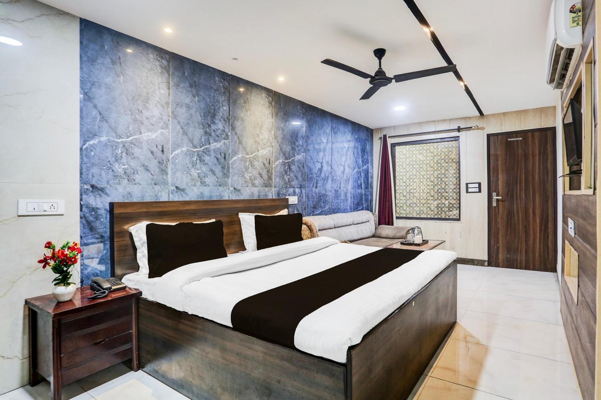Super Townhouse Haibowal Chowk Ludhijána Exteriér fotografie