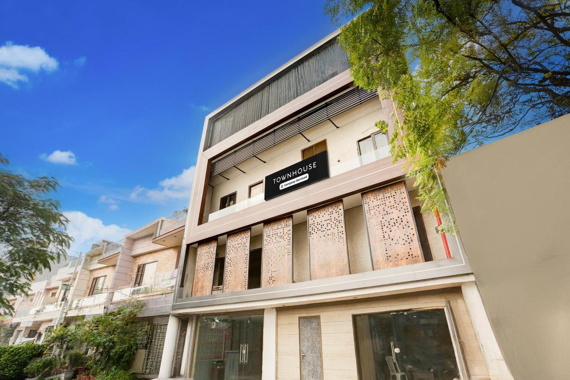 Super Townhouse Haibowal Chowk Ludhijána Exteriér fotografie