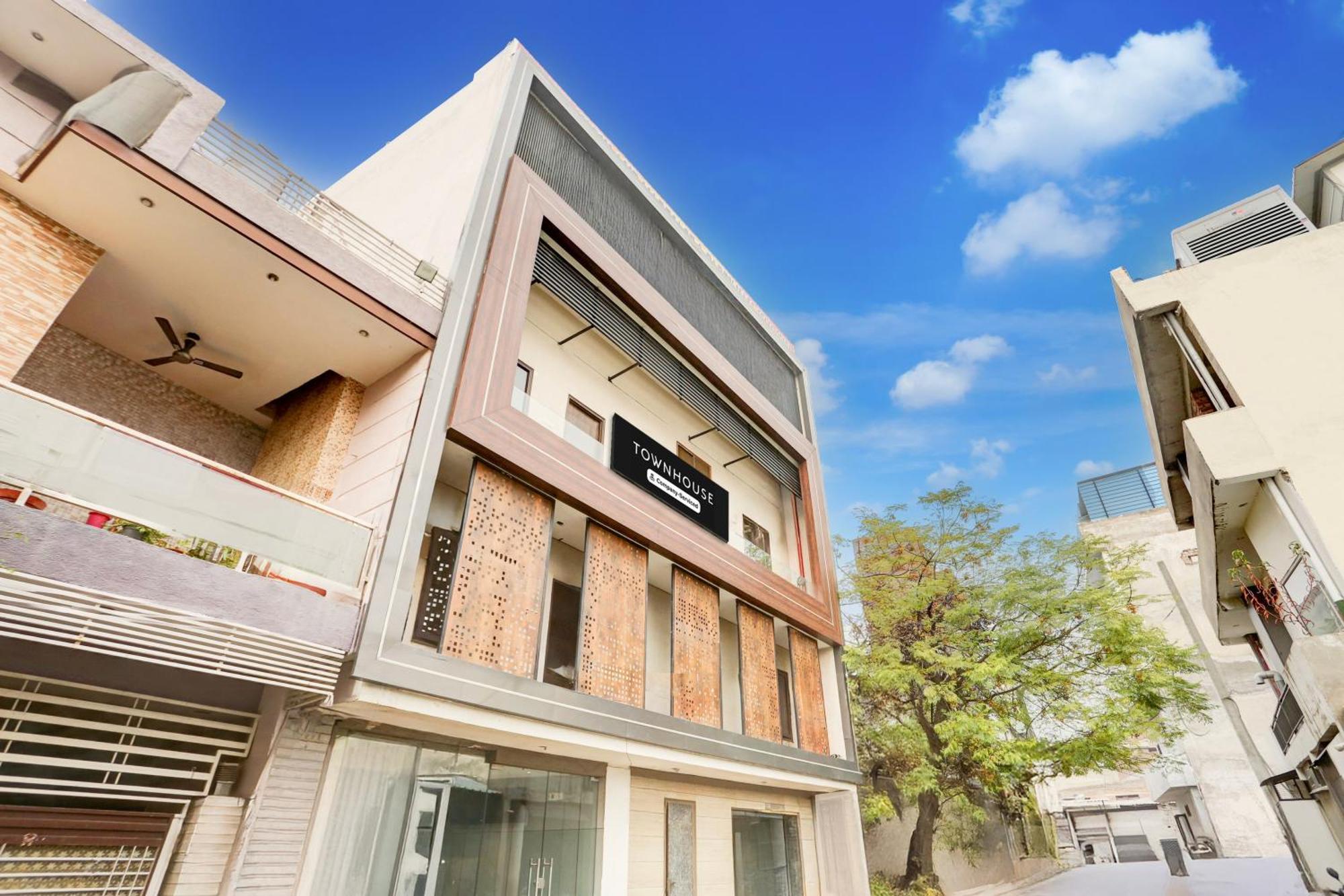 Super Townhouse Haibowal Chowk Ludhijána Exteriér fotografie